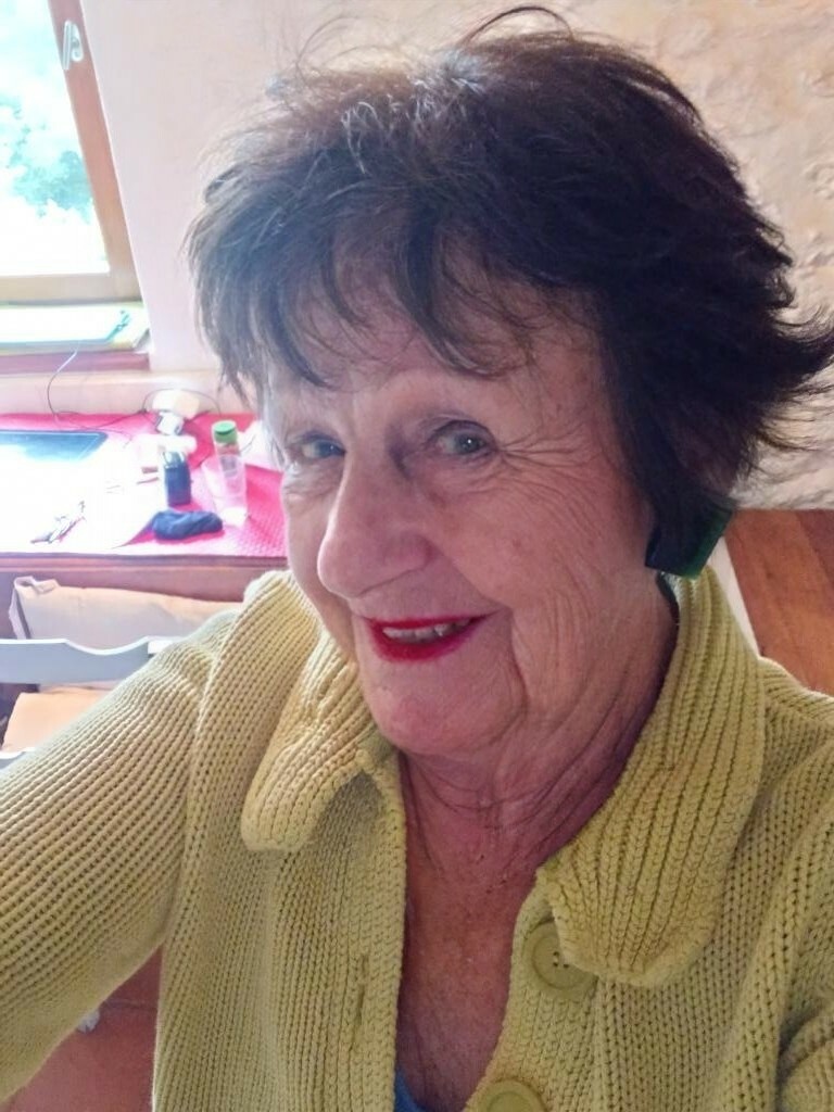 Oldslut with red lipstick — 46