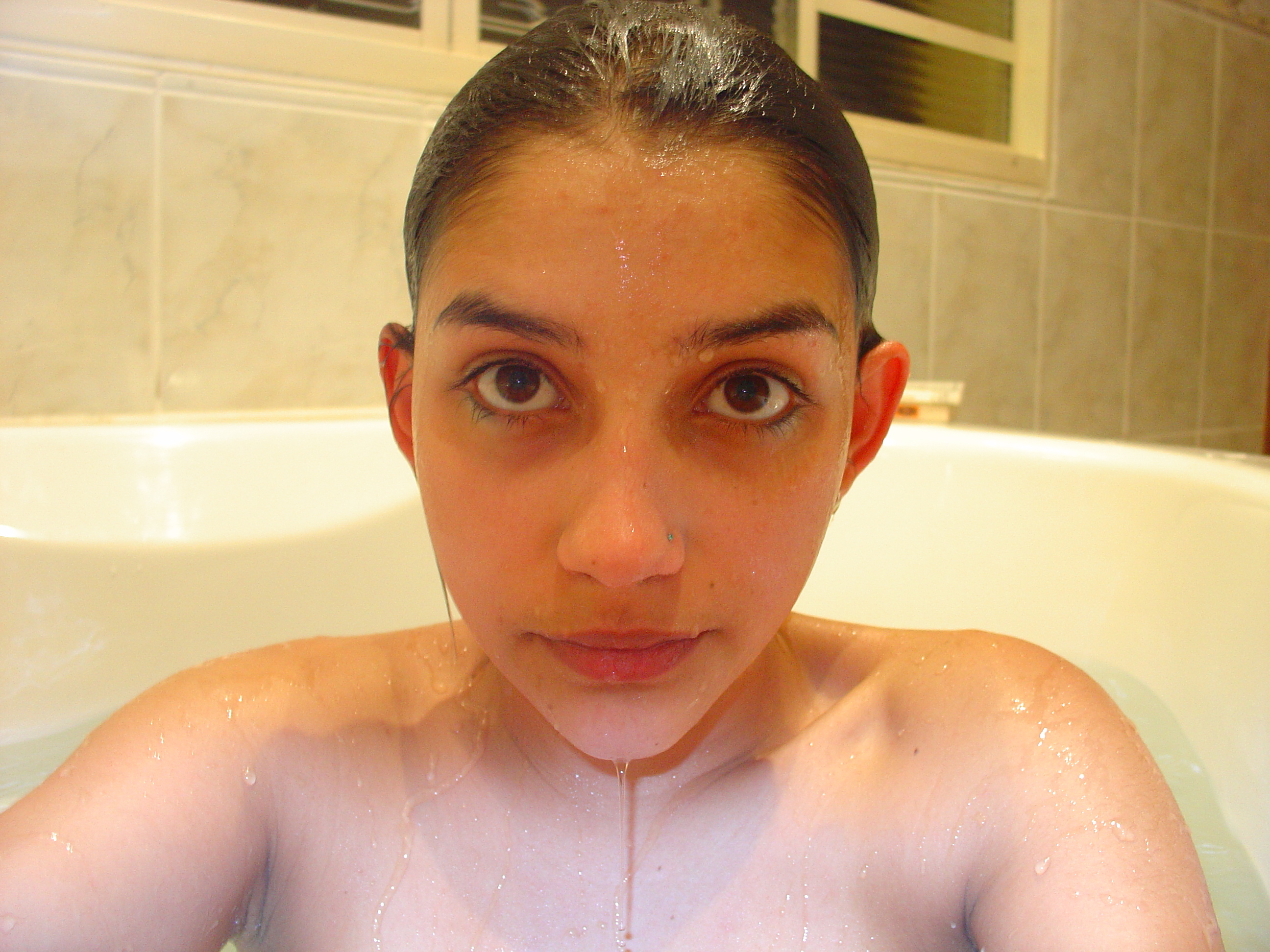 Cute teen invite us in her bath — 52