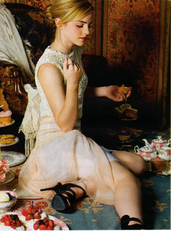 Emma Watson  Sexy Legs and Ass — 18