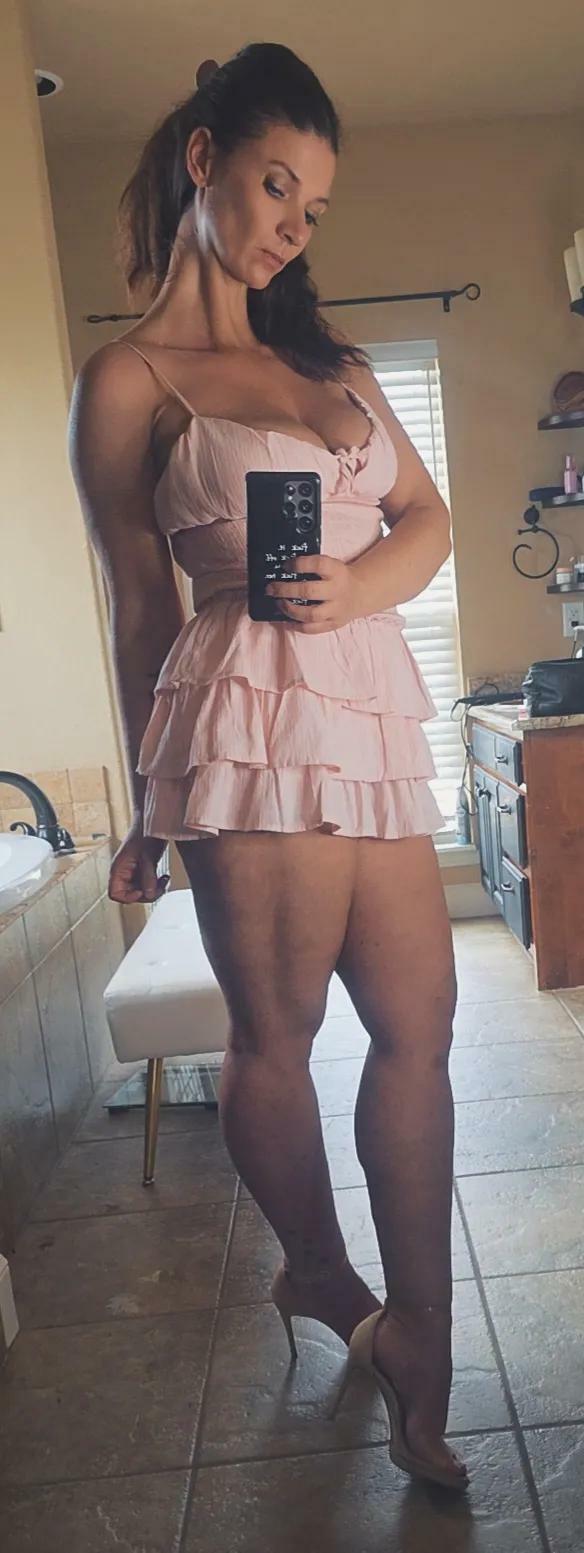 Hotwife Summer | MILF &amp; GILF Mirror Selfies &amp; Feet — 17