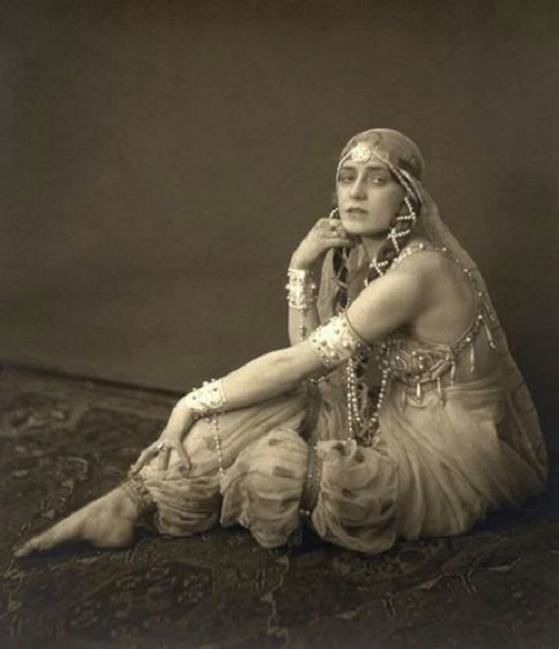 Vintage Gypsy Dancers — 16